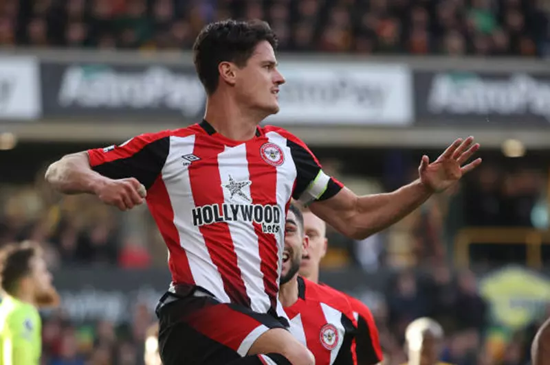 مدير برينتفورد: انتقال نورجارد إلى أرسنال سيكون مصدر سعادة لي